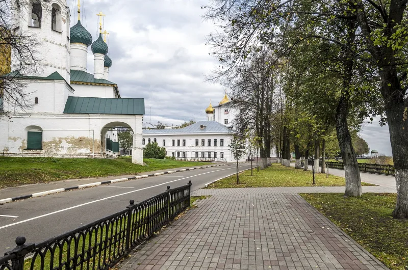 Которосльная набережная в центре Ярославля